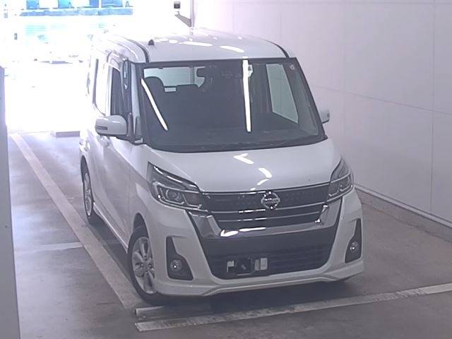 3052 NISSAN DAYZ ROOX B21A 2017 г. (NAA Fukuoka)